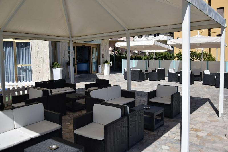 Hotel Petite Fleur Alba Adriatica Exterior photo