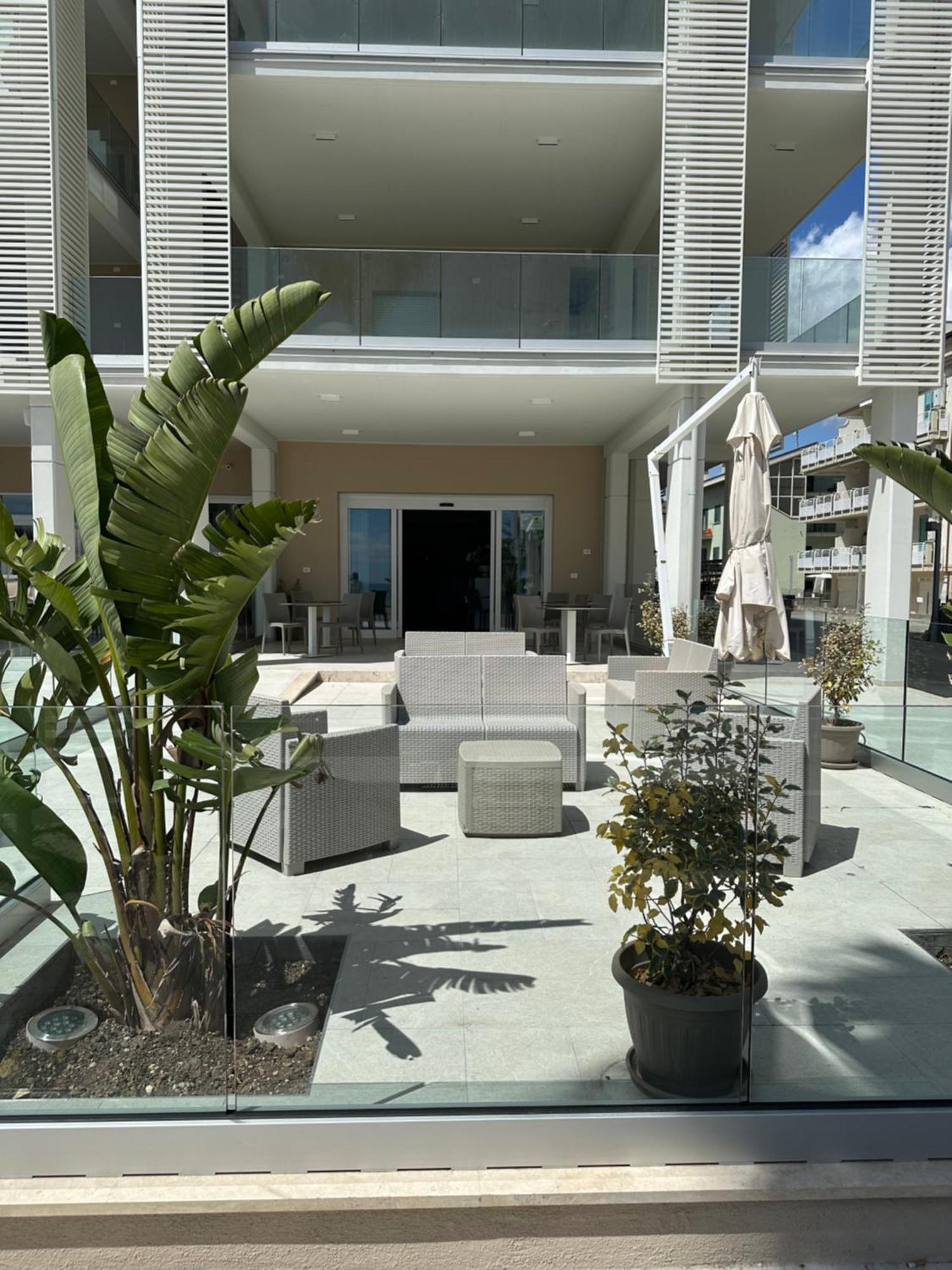 Hotel Petite Fleur Alba Adriatica Exterior photo