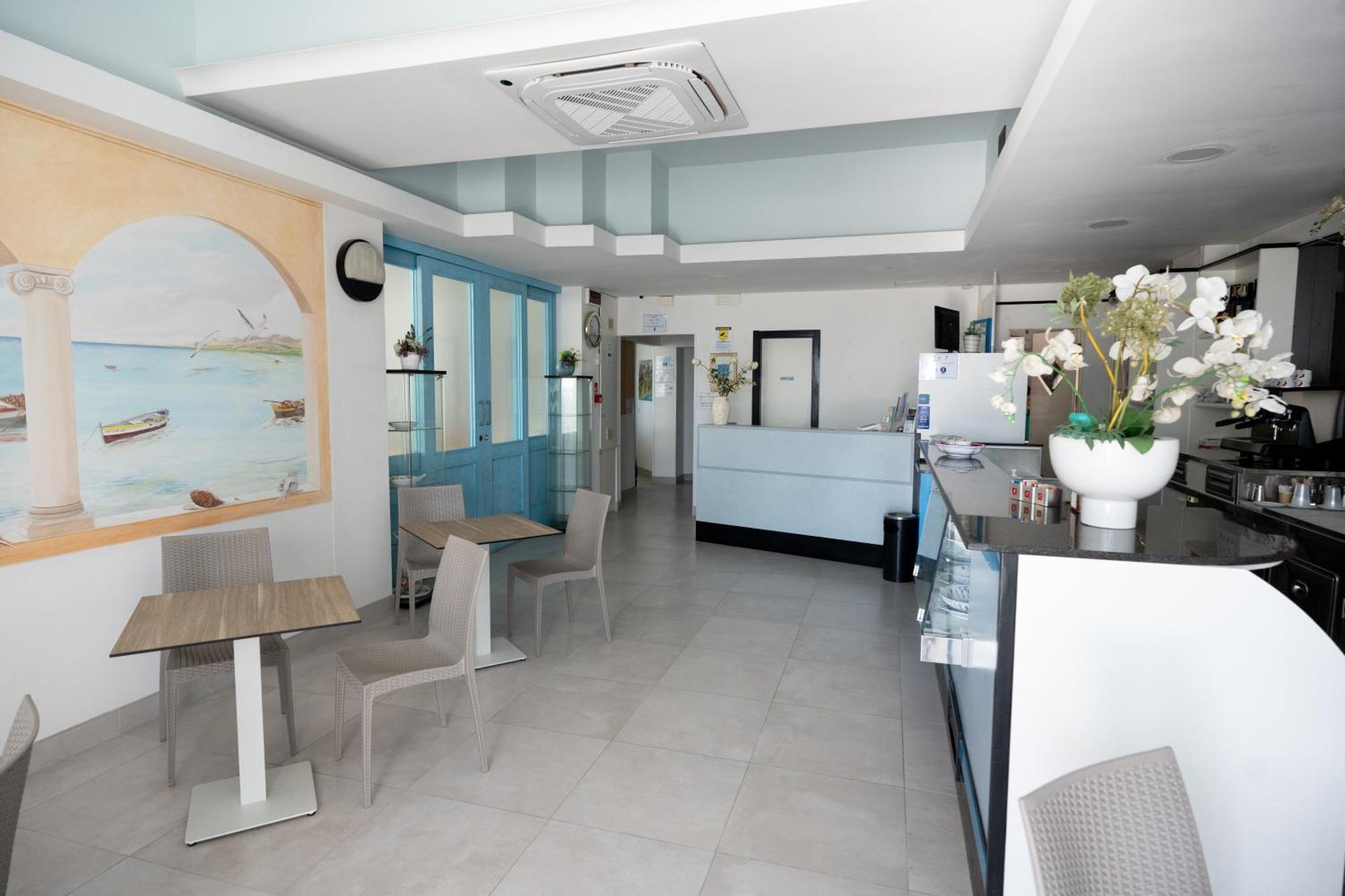 Hotel Petite Fleur Alba Adriatica Exterior photo