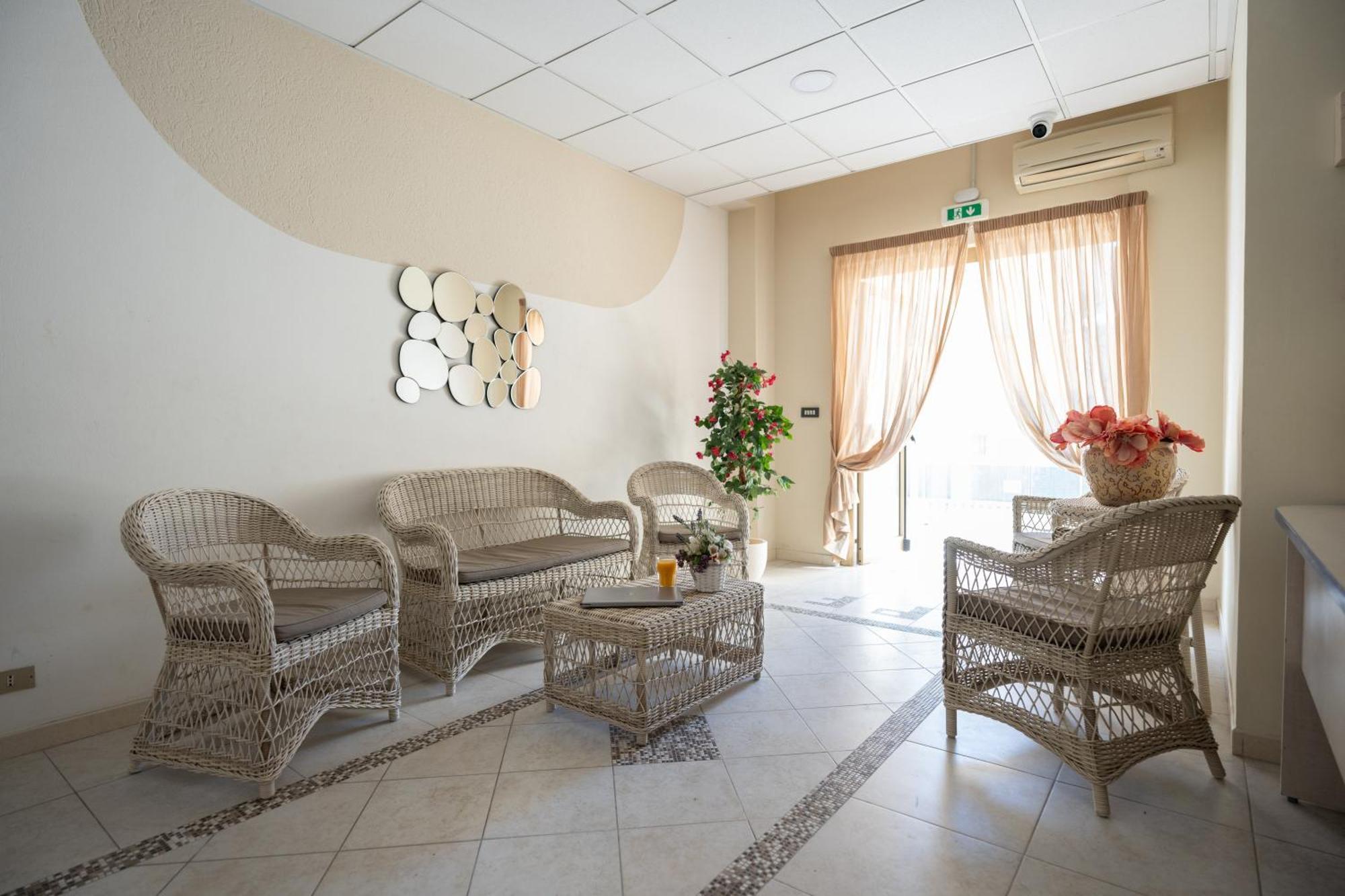 Hotel Petite Fleur Alba Adriatica Exterior photo